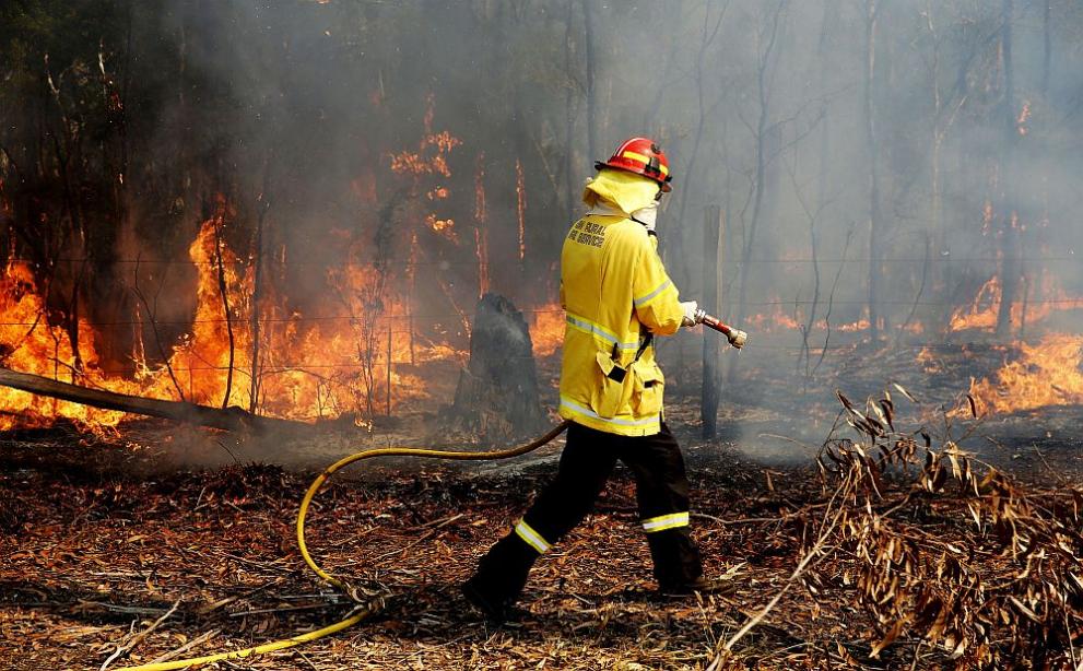 Около 30 пожара горят в страната