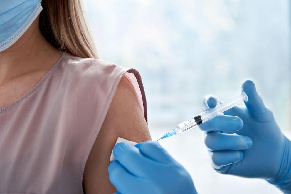 Започна поставянето на адаптираната ваксина срещу ковид във ВМА