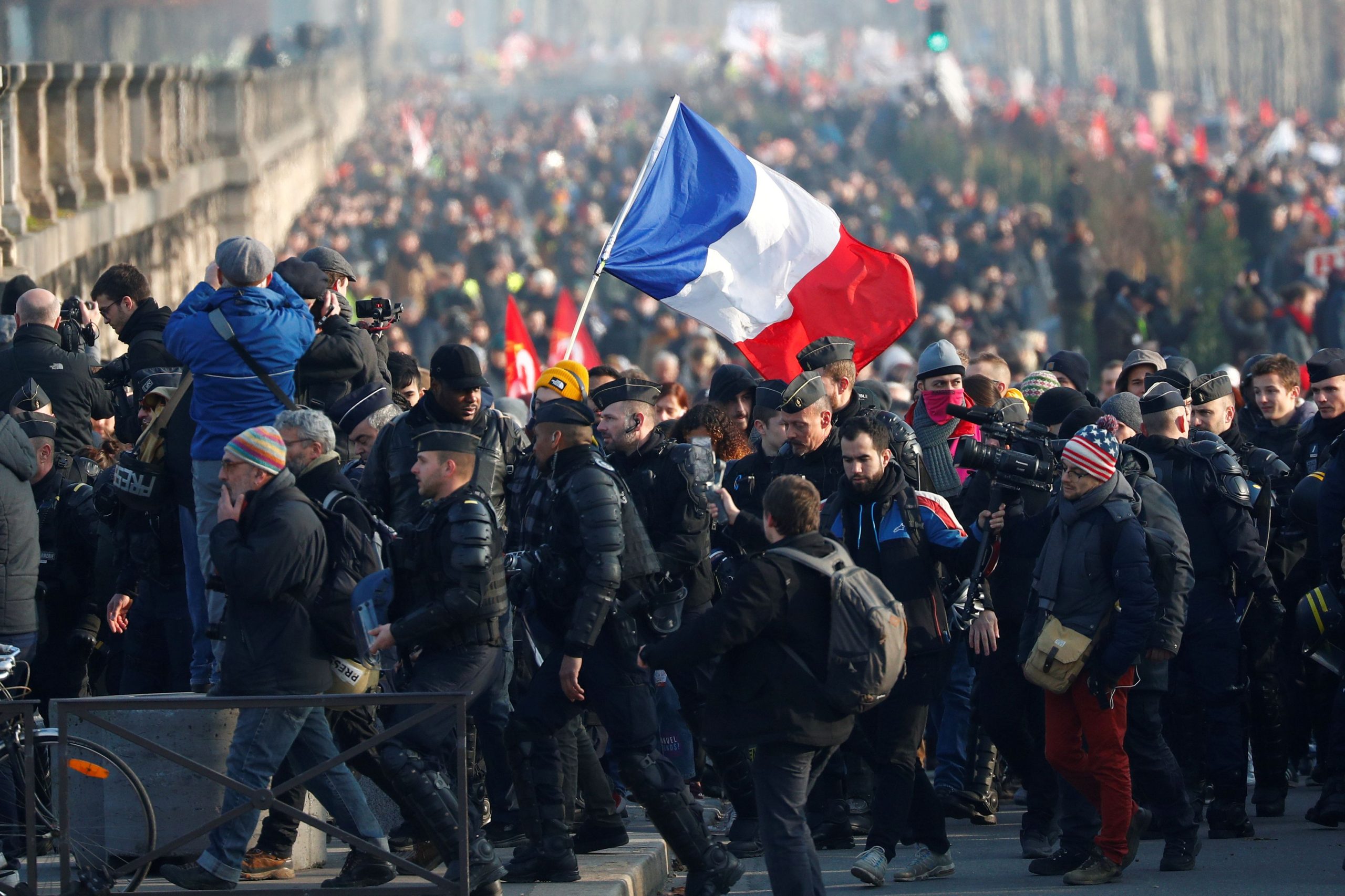 Франция ще организира серия от протести заради високите цени