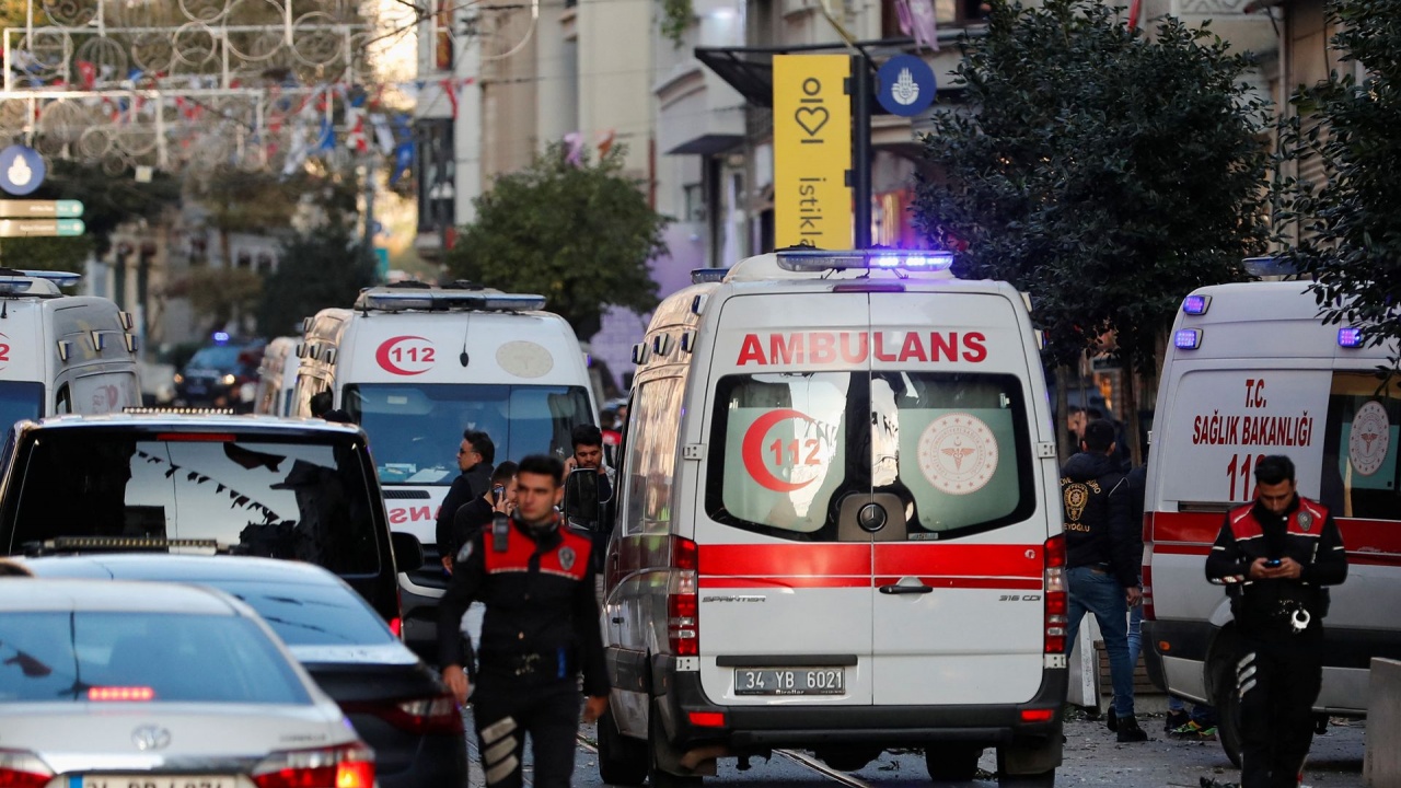 Повече от 30 души пострадаха при пътен инцидент в Истанбул