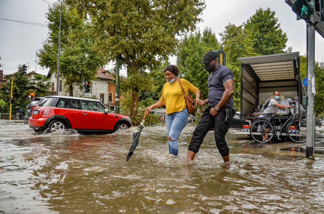 Силно наводнение на о. Сицилия, има затворени пътища