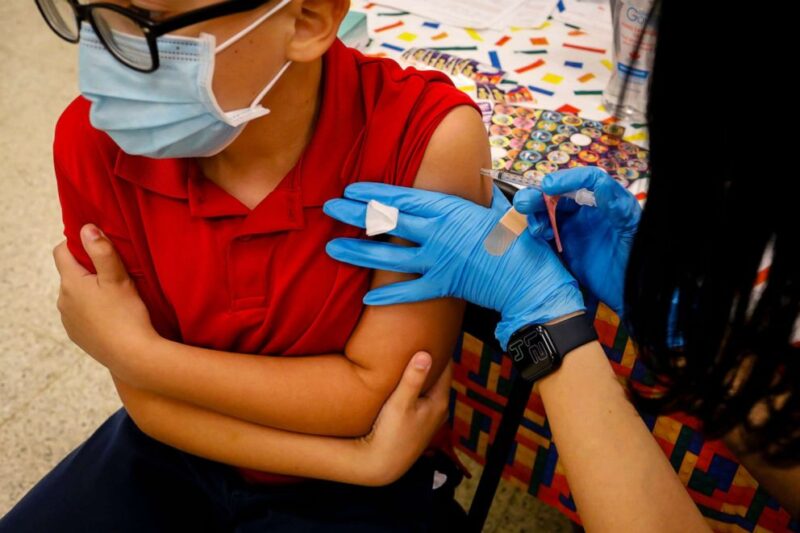 child-vaccination-covid-florida-gty-jt-220308_1646771727439_hpEmbed_3x2_992