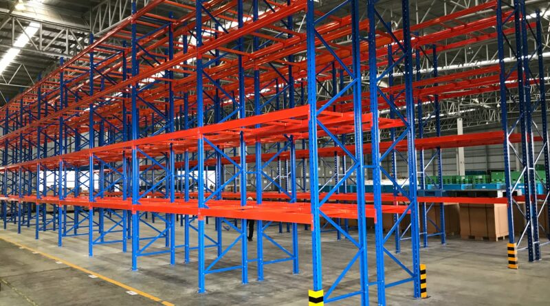 Как да изберем правилните метални стелажи за складове